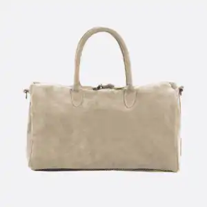 manufacturing travel bag in italy