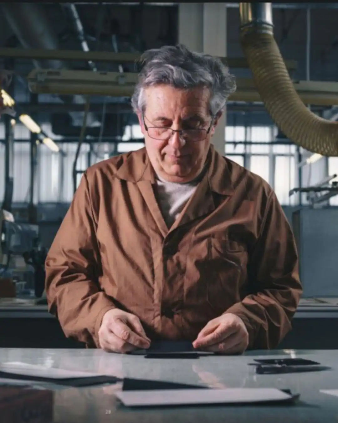 Artisan at the bench of an Italian leather goods workshop