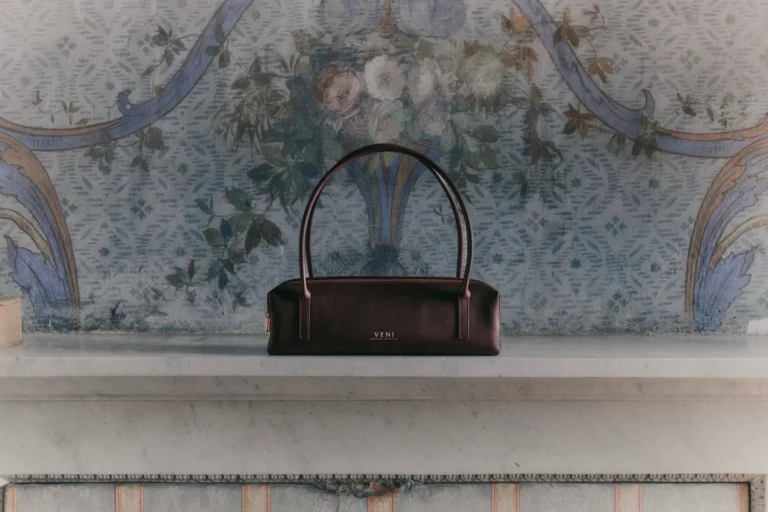 Maison Veni bordeaux leather baguette bag made in Italy with Italian Artisan