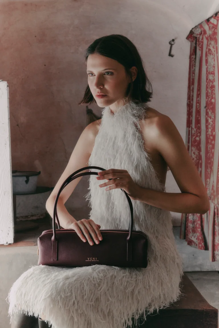 Maison Veni campaign in Milan: the Hannah baguette made in Italy with Italian Artisan
