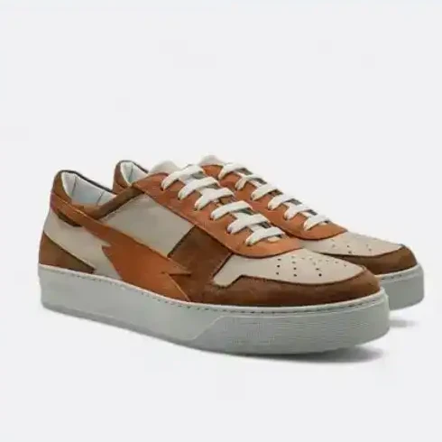 Pair of retro court sneakers in cream leather with tan and brown suede panels, made in Italy